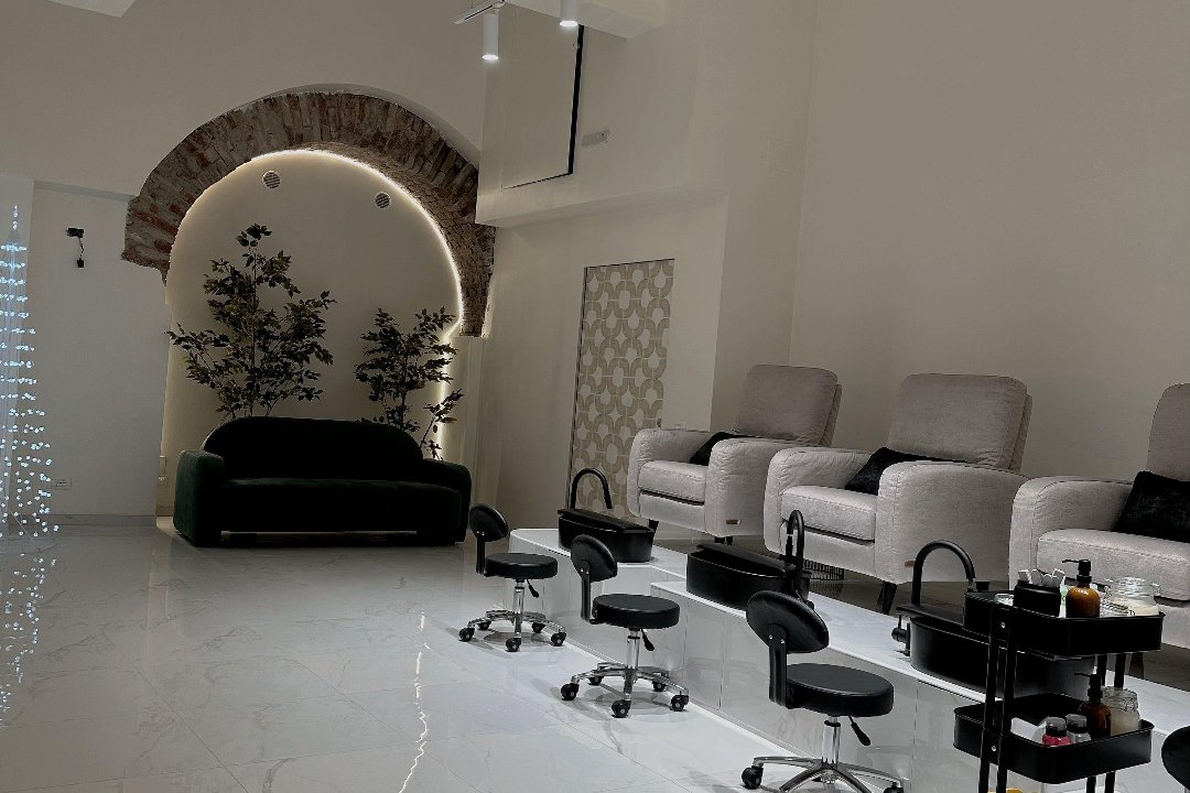 Centro nail spa .per prenotare chiamare solo 3285671043, San Vincenzo, Genova