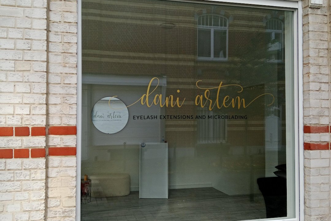 Dani Artem - Lash extension and Microblading, Parc du Cinquantenaire, Brussels