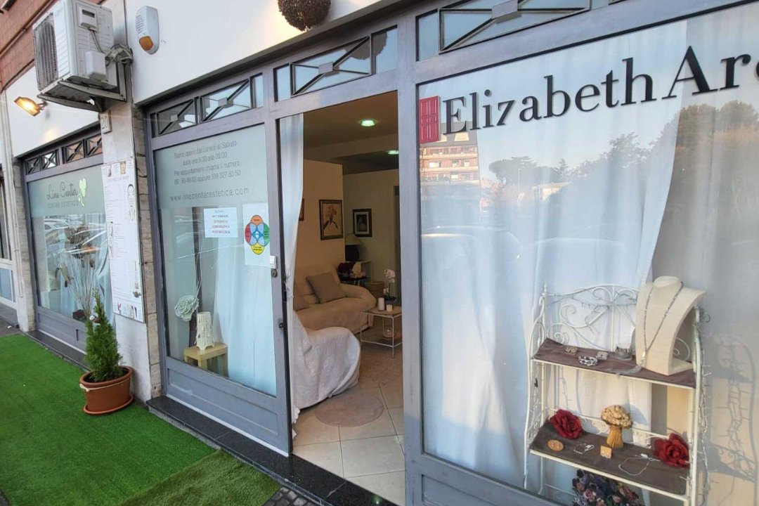 Line Center, Via Appia Nuova, Roma