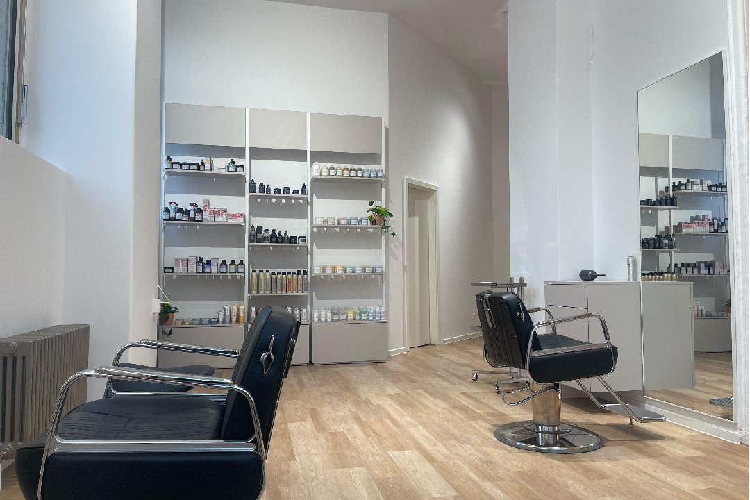 Salon 43 Berlin  Karl-Marx-Allee, Friedrichshain, Berlin