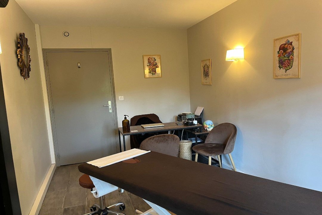 Manon Séjourné-Bobet - Osteopathe D.O - Drainage Lymphatique, Neuilly-sur-Seine, Hauts-de-Seine