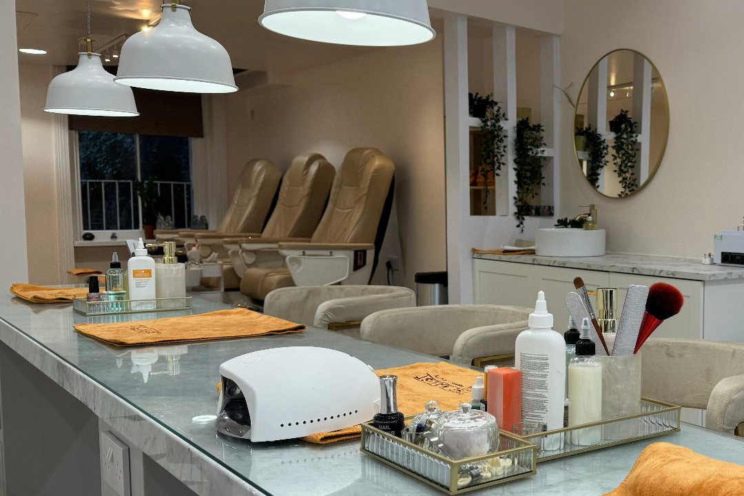 The Nailist, Addison, London