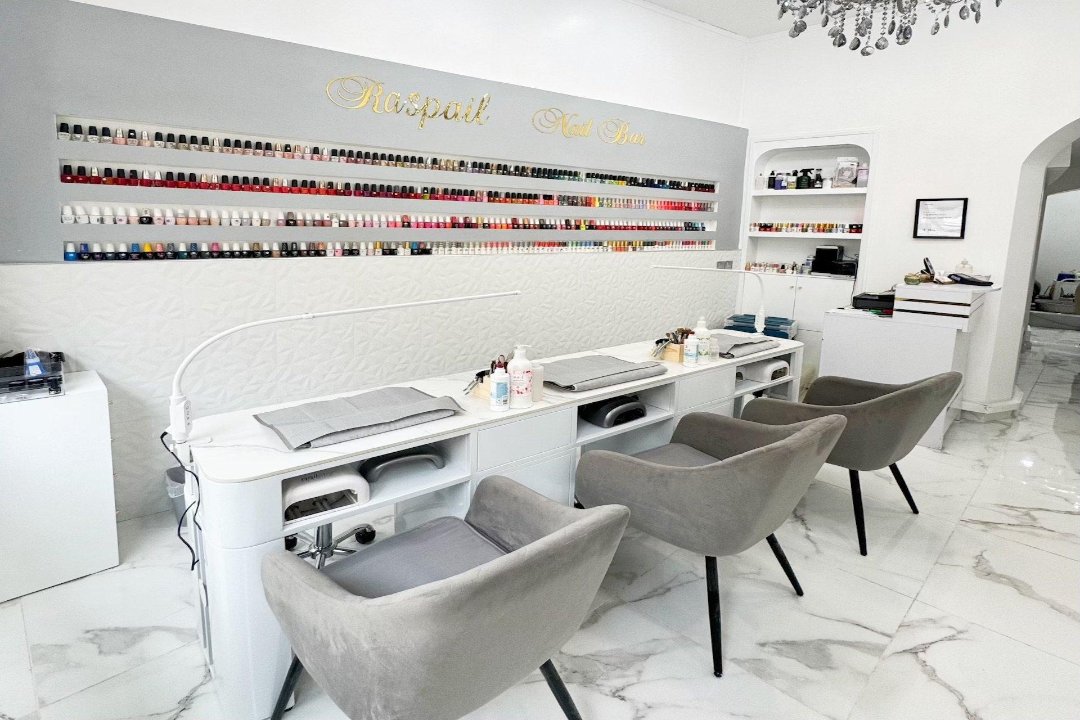 Raspail nail bar, Rue de Vaugirard, Paris