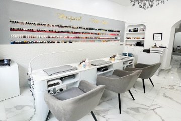 Raspail nail bar