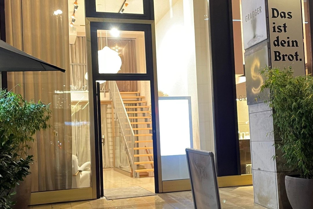 Headspa & Massage Studio, Kudamm, Berlin