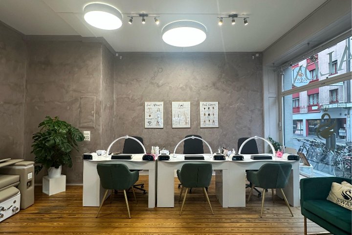 Lavish Nails & Lashes Luzern