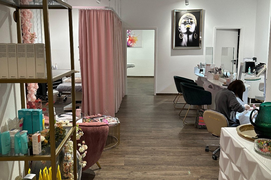 City ​​Nails & Brows Ebru Eraslan, Neue Vorstadt, Stuttgart