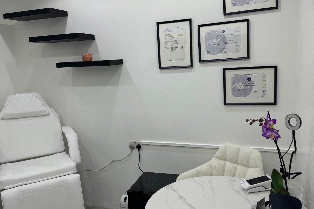 Roya Aesthetics Clinic, Kilburn High Road, London