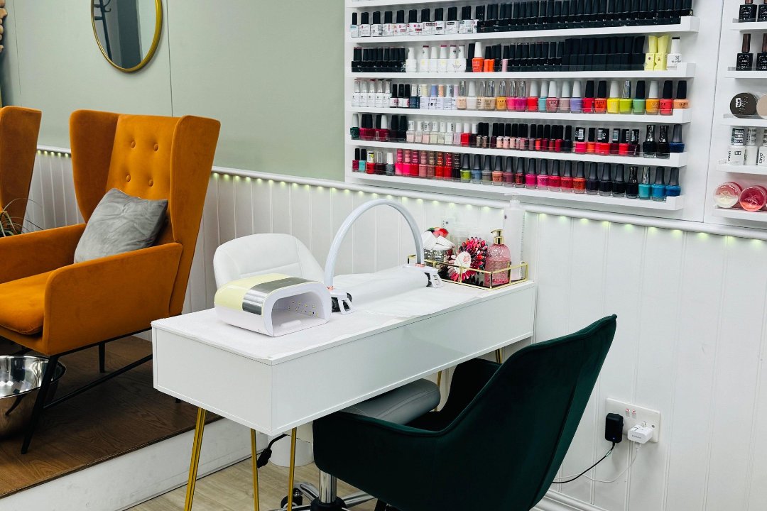 Dina's Beauty Room @ Oval, Vauxhall, London