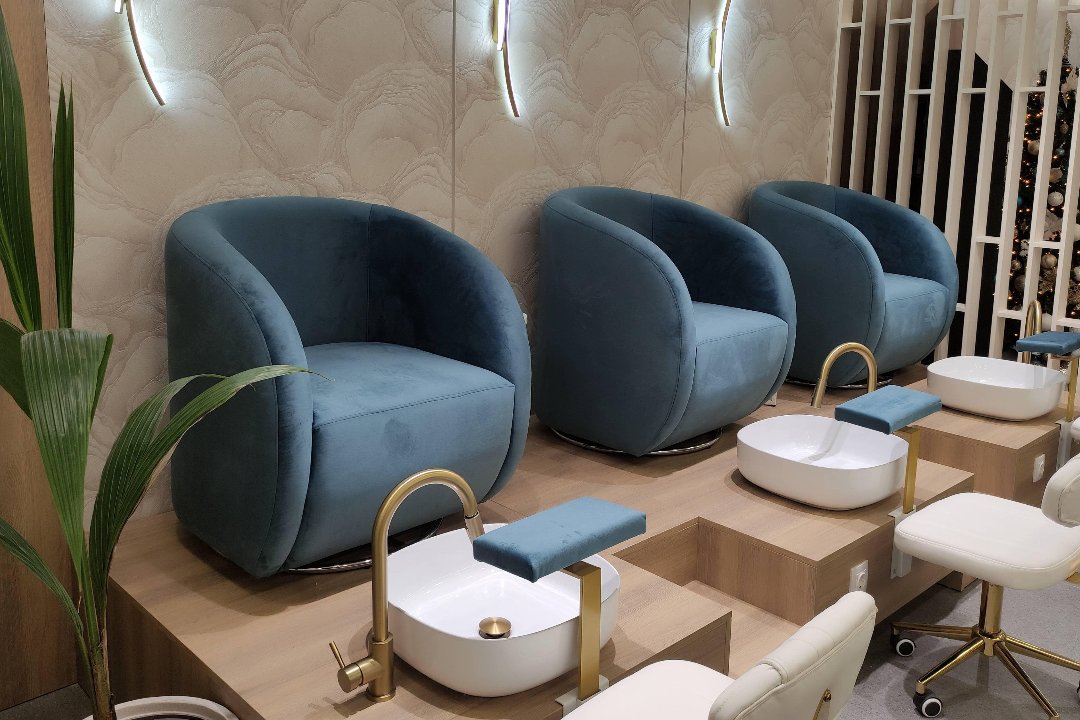 Velvet Nails and Beauty Salon, Piraeus