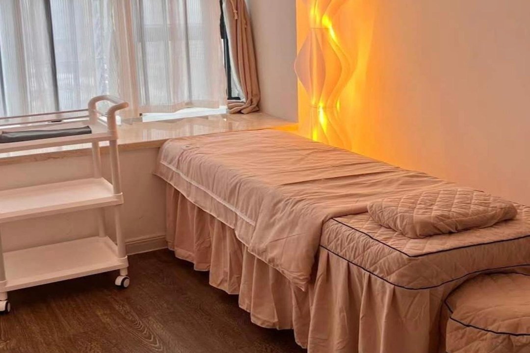 Santé Beauté - Skin Care, Rue des Martyrs, Paris