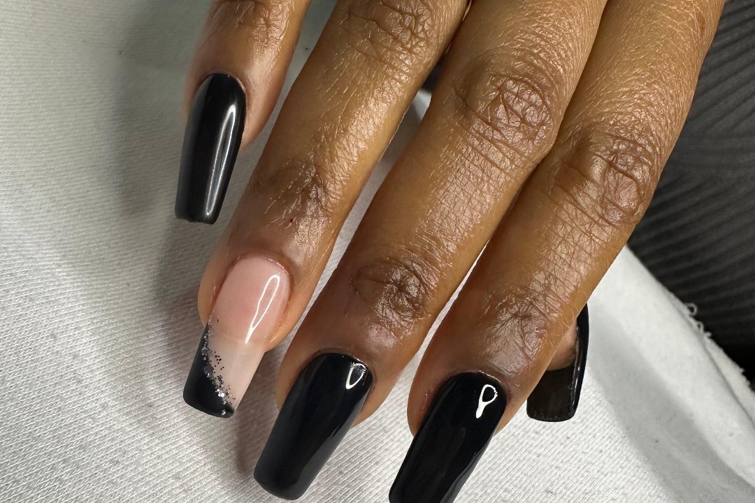 Suav Nails & Beauty, Enfield Chase, London