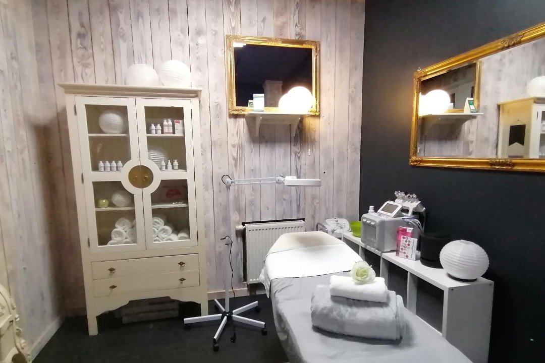 BeautySeele - Kosmetik Ostheer-Suslik im HERDER Friseur, Berliner Allee, Berlin