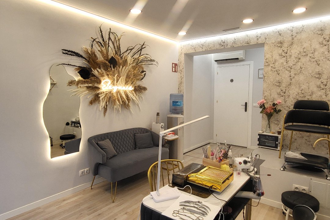 Elegance Salon, Plaça de la Sagrada Família, Barcelona