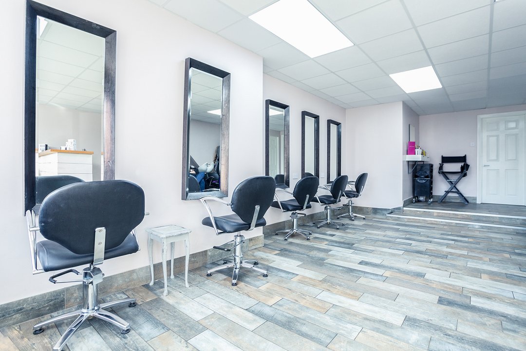 La hair deals salon