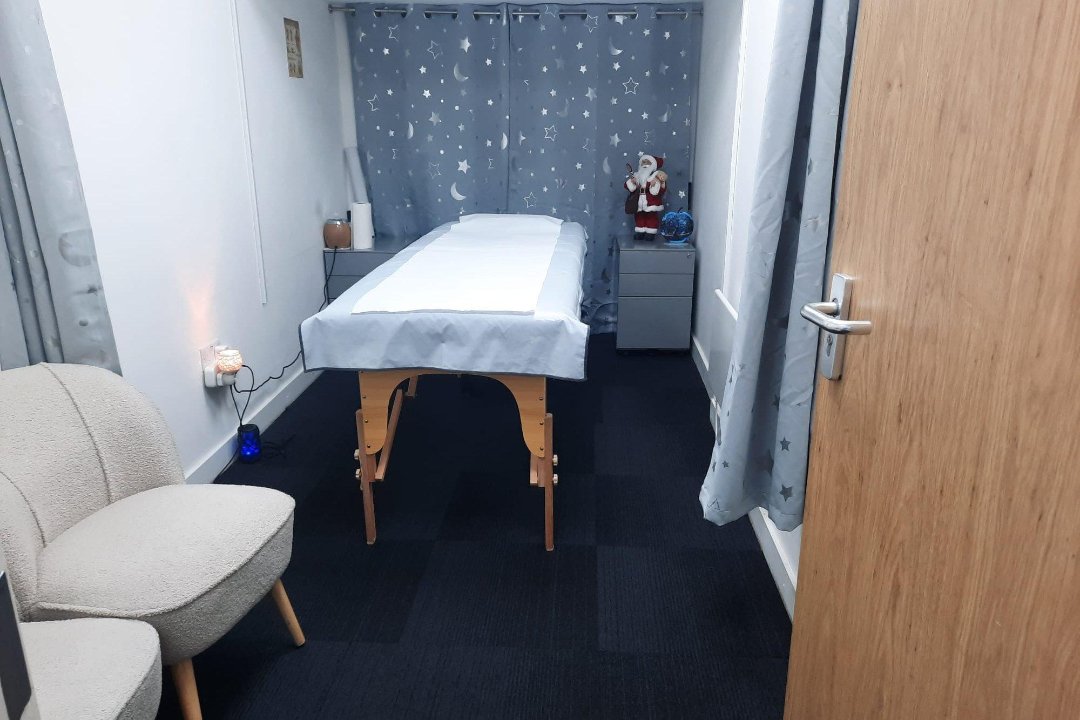 Pooja Massage Therapist, Kensington High Street, London