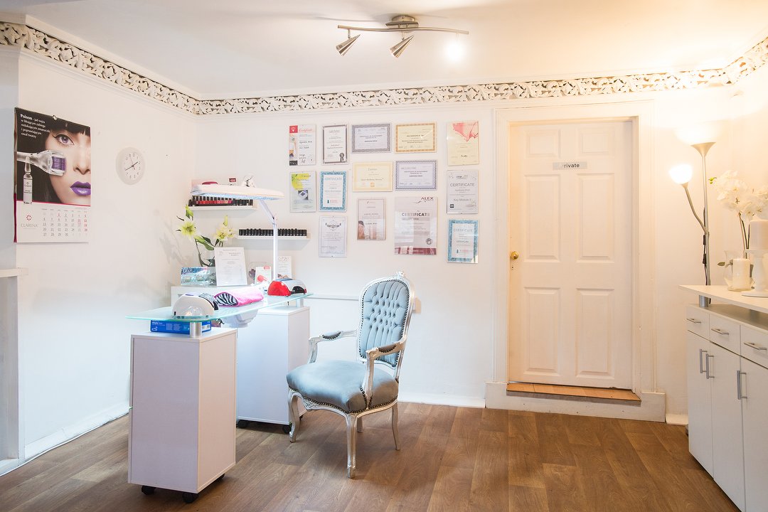 Nail Art by Magdalena Hajdun, Bruntsfield, Edinburgh