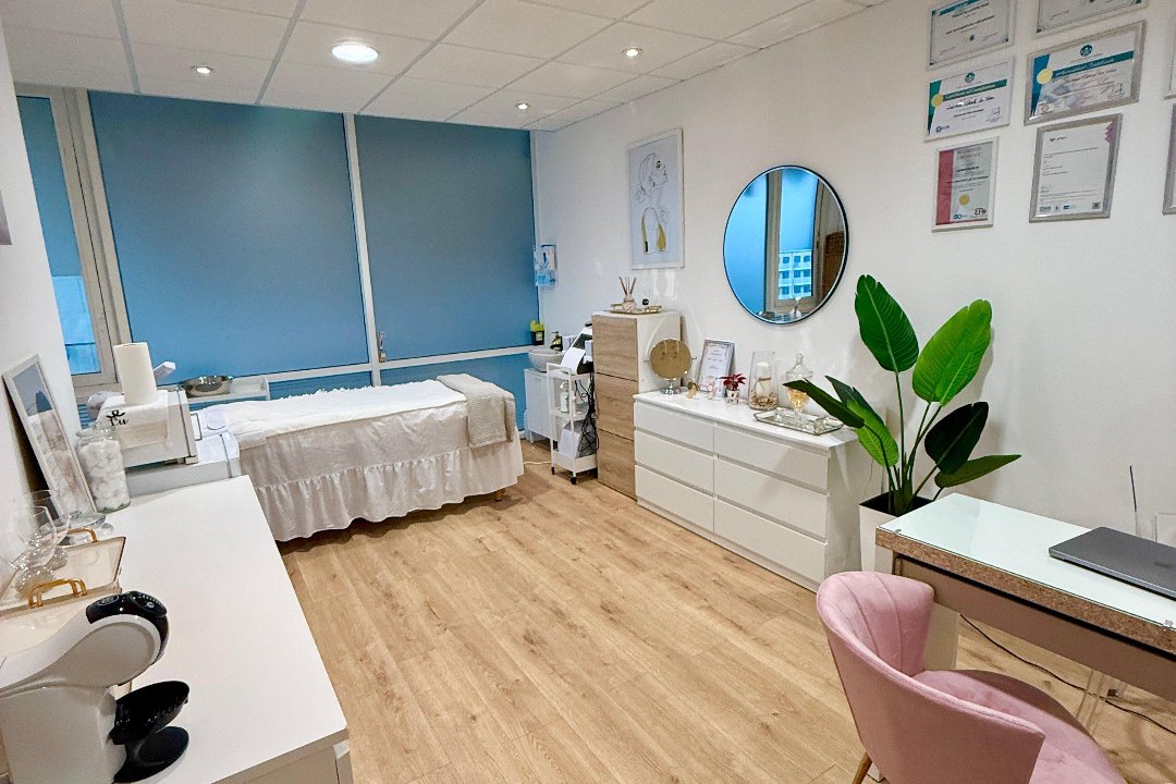 Lu Glamour Clinic, West Twyford, London