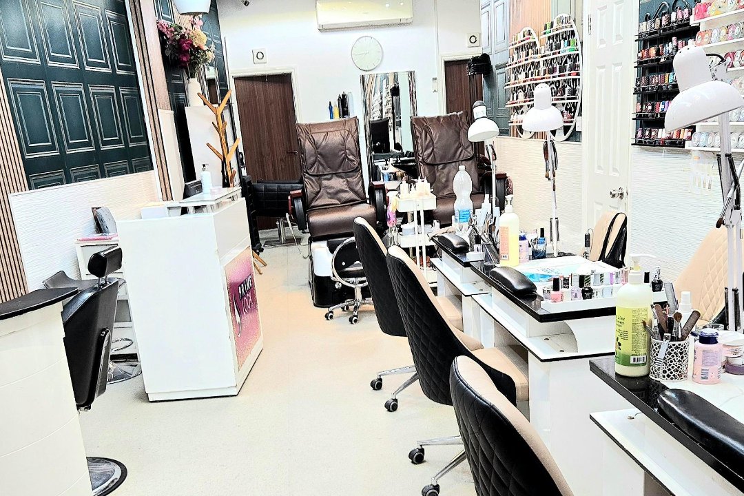 Prime Look - Hair & Beauty, Shepherd's Bush Green, London