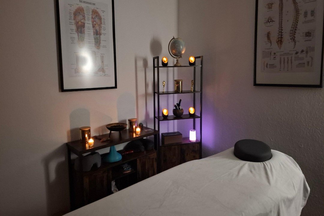 Ruhzeit- Massage Therapy, Gneisenaustraße, Berlin