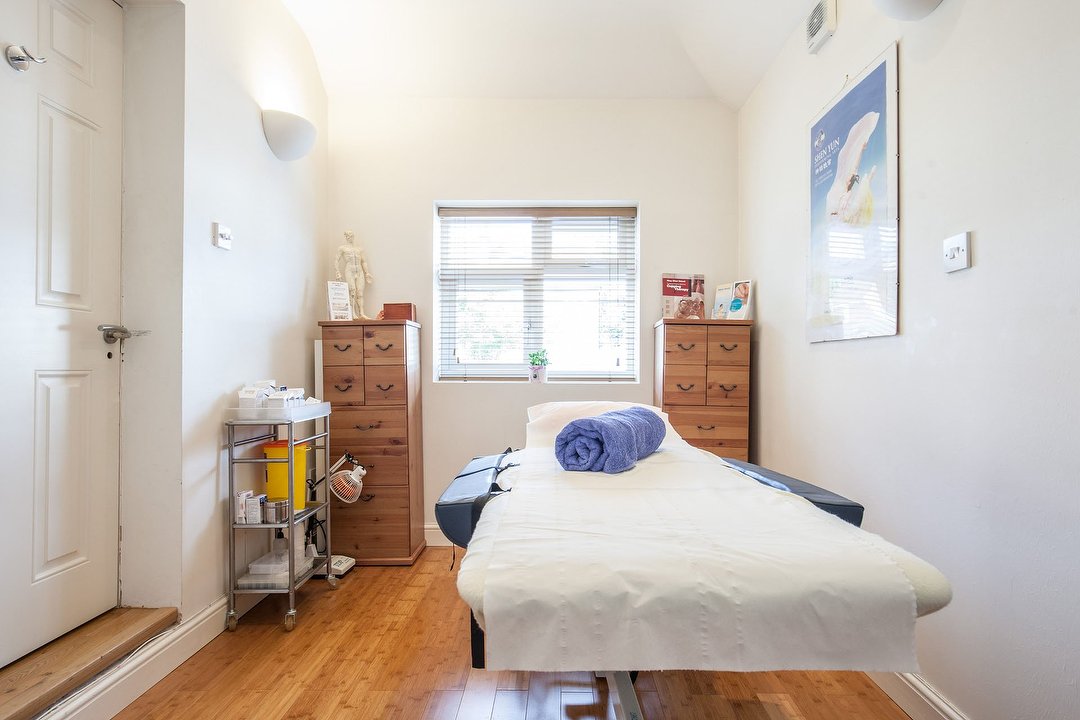 Neil Woodrow at Neils Therapies, Surrey