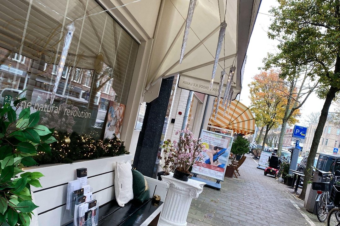 Jolita Kojutienė •  PMU & Beauty Studio, Stevinstraat, The Hague