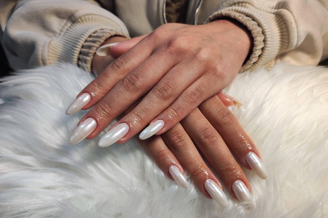 Alexsandra Nails chez Beauté du L'arc, Avenue des Champs-Elysées, Paris