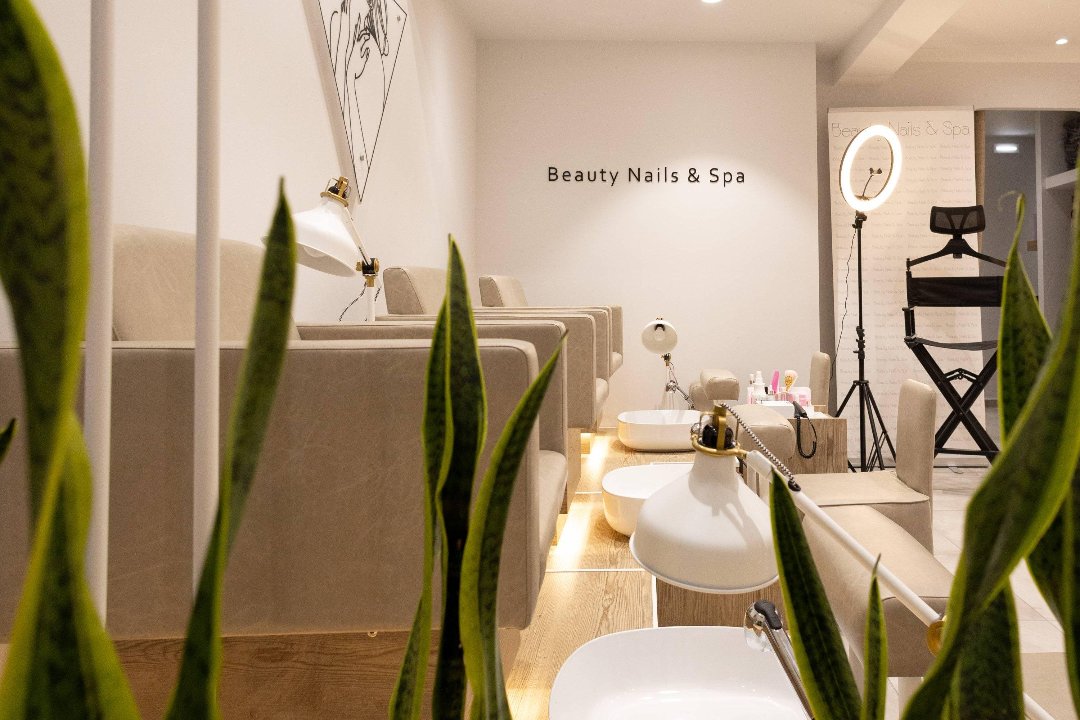 Beauty Nails & Spa, Piraeus