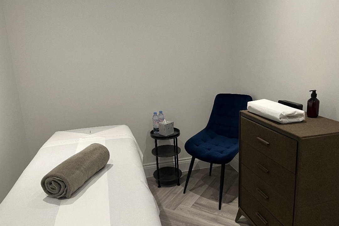 Essence Massage Studio London, Chiswick Homefields, London