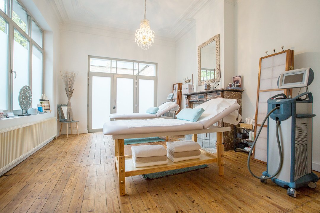 MK Beauty, Helmet, Schaarbeek