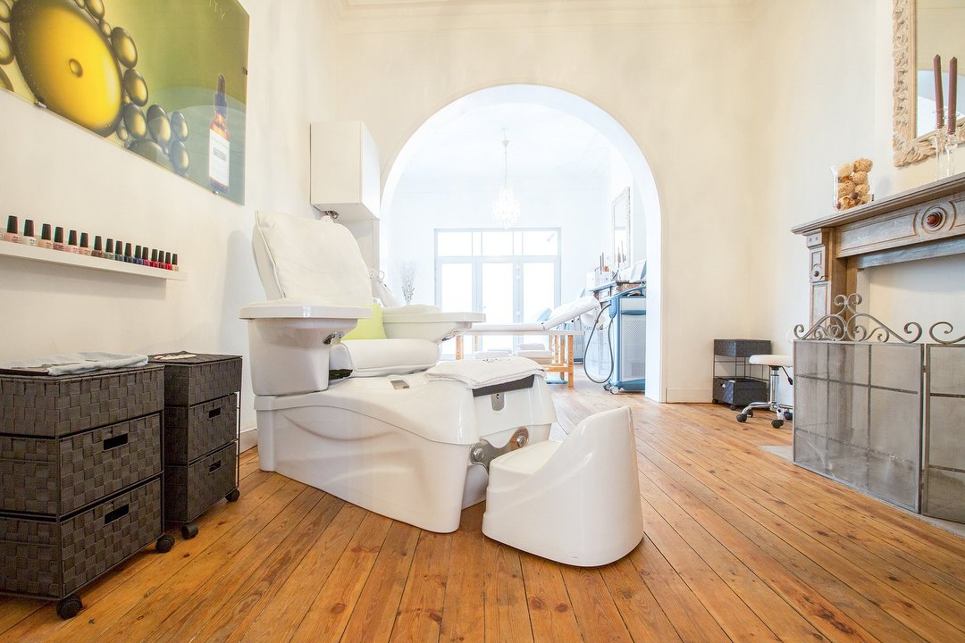MK Beauty, Helmet, Schaarbeek