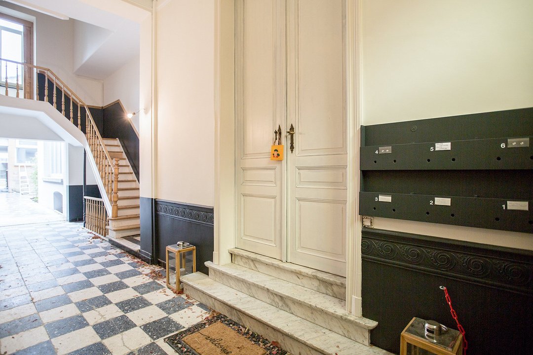 MK Beauty, Helmet, Schaarbeek