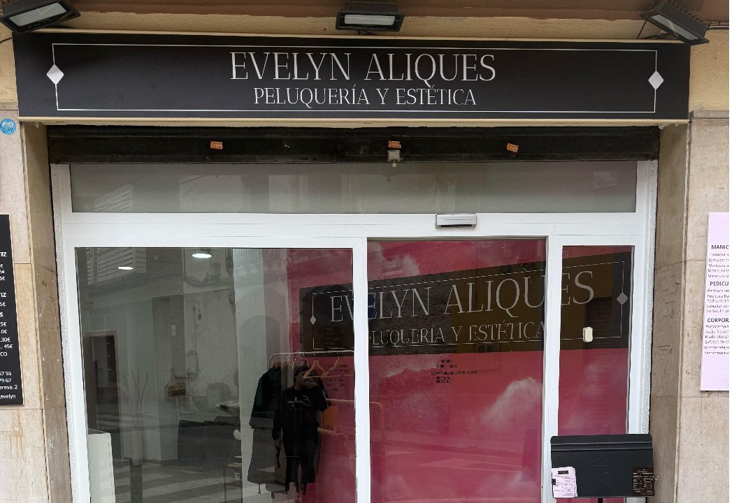 EVELYN ALIQUES. Peluqueria y Estetica, La Torre roja - Campreciós, Provincia de Barcelona