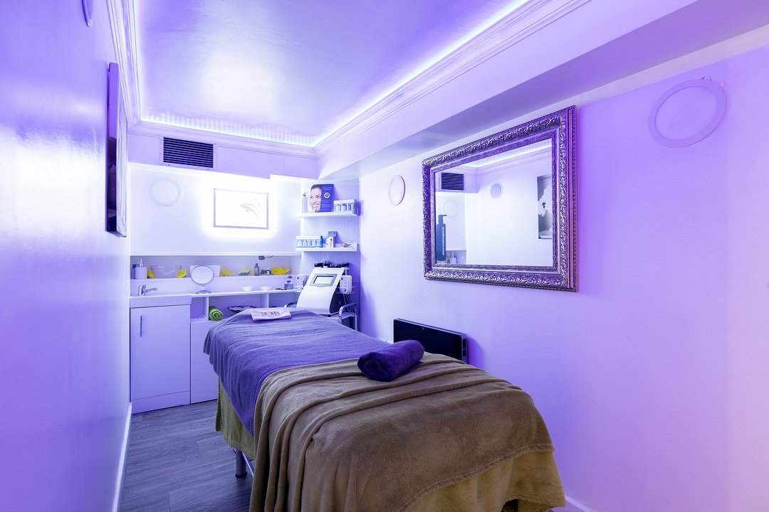 SkiinBare, Westminster, London