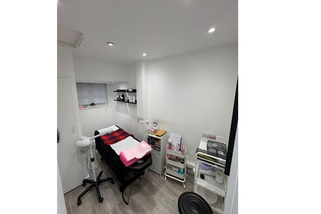 Ensi Hair and Beauty, Putney Bridge, London