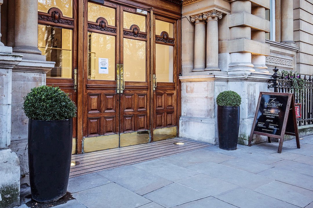 Covent Garden Aesthetic Clinic Moorgate Dental Clinic In Moorgate London Treatwell