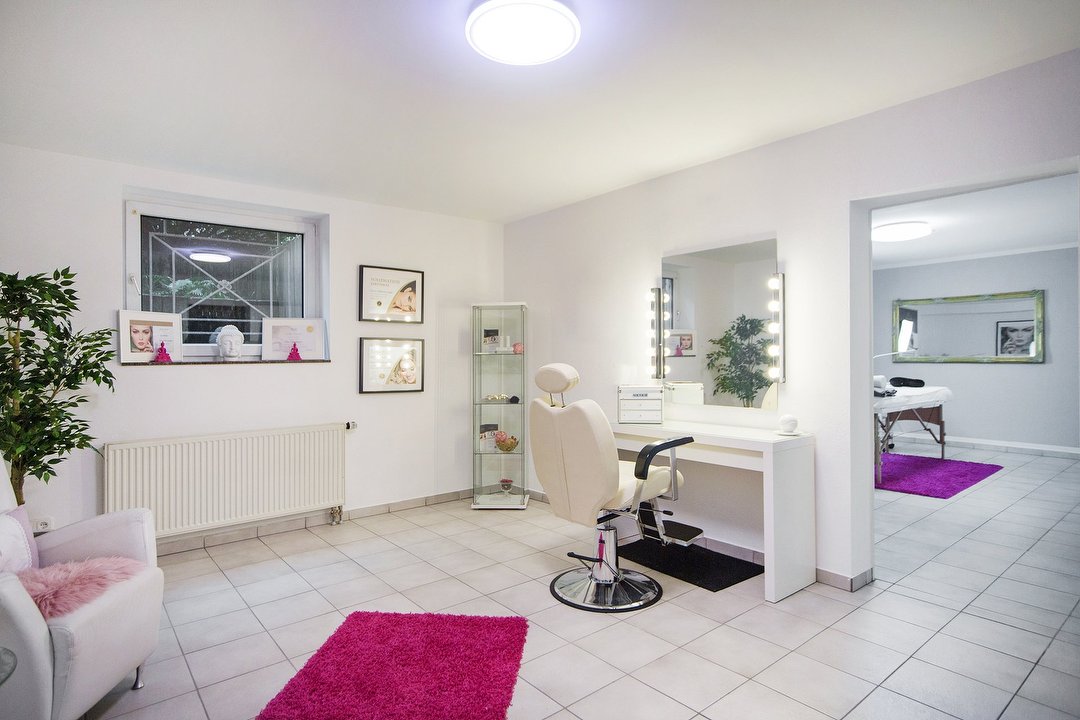 Gina Dillenburger Eyelashes & Brows Stylistin, Müngersdorf, Köln