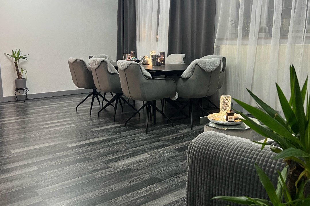 Permanent Beauty School by Sofia, zu weiteren Stadtteilen, Stuttgart