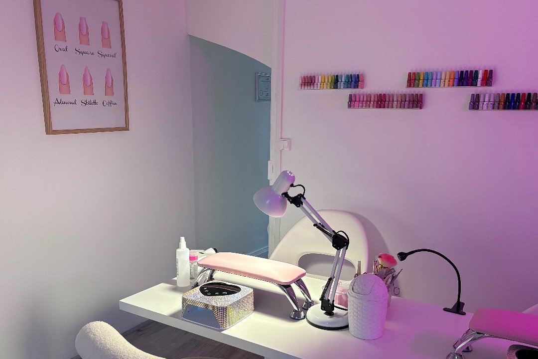Nails Beauty am, Houdemont, Lorraine