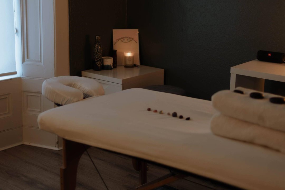 Lara Oz Therapies, St Georges Cross, Glasgow