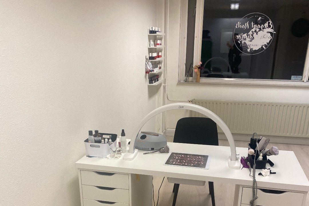 Elegant nails and Pedicure, Rhoon metro, Zuid-Holland