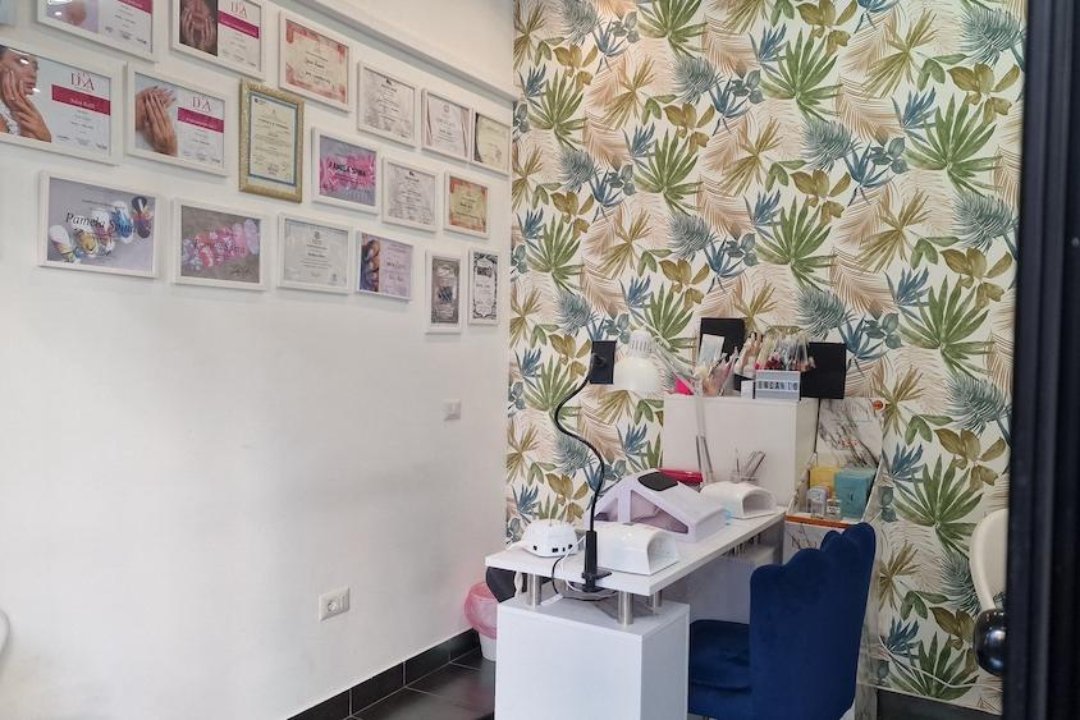 Encanto Nails & Permanent Make-Up, Ostia, Roma