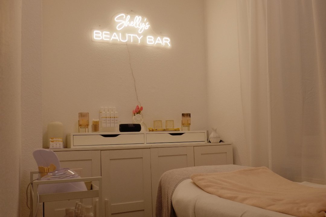 Shelly’s Beauty Bar, Hessendenkmal, Frankfurt am Main