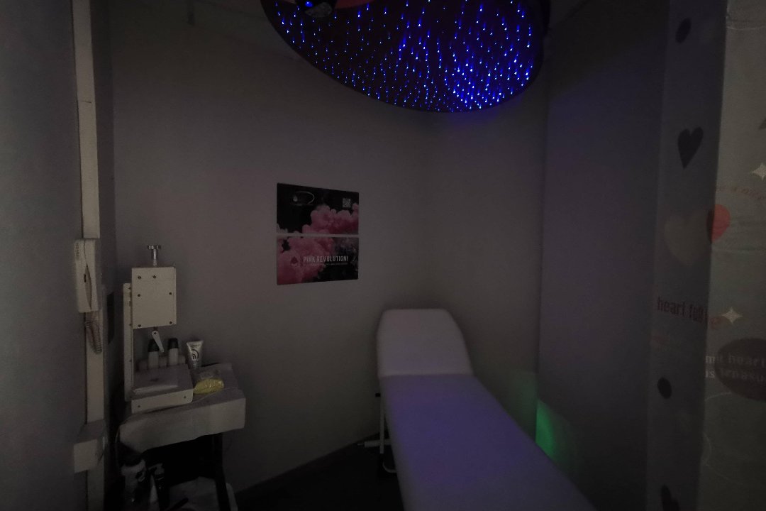 Farmacia Riccardi - Centro Estetico, Val Cannuta, Roma