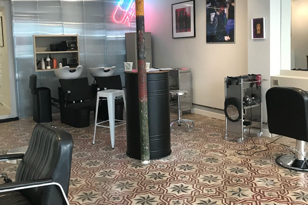 Zouak Artisan Coiffeur, Av. Ledru Rollin, Paris