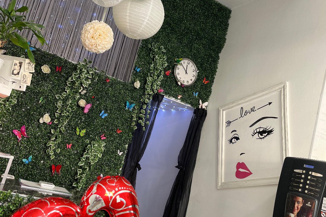 Flash Nails di Sara Nardi, Zona Centocelle, Roma