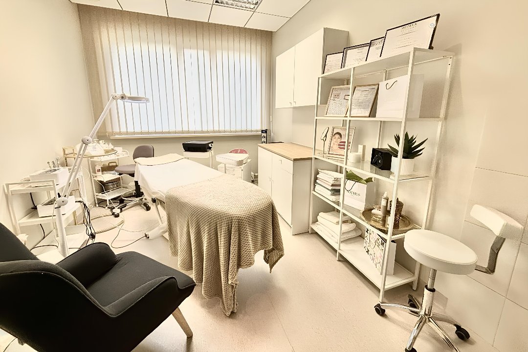 Beauty therapist E.Z., Žirmunai, Vilnius