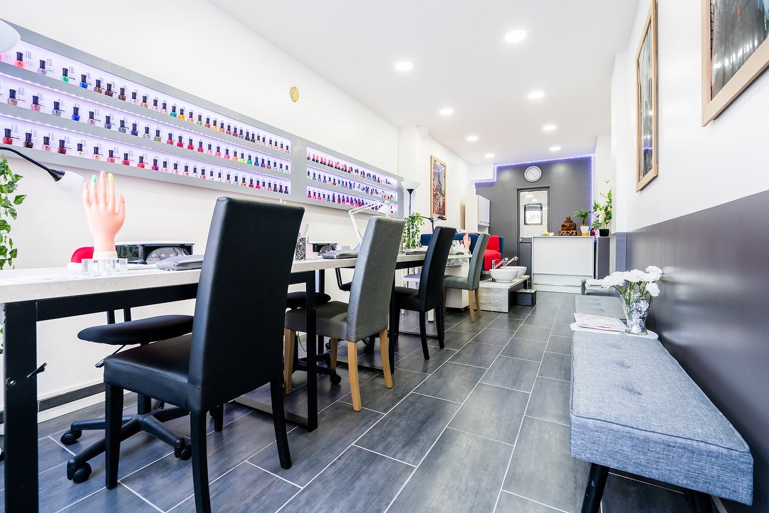 Louis Nails, Sainte-Marguerite, Paris