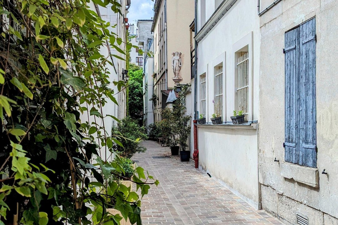 Soin par le Son, Rue des Martyrs, Paris