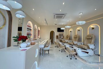 Lux Nails Spa